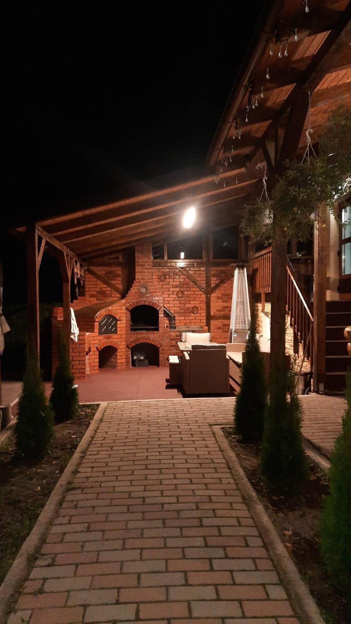 Izvorul Maleii Hotel Petrila Exterior foto